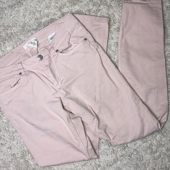 👖3/$25👖Pink ankle pants - Picture 2 of 5